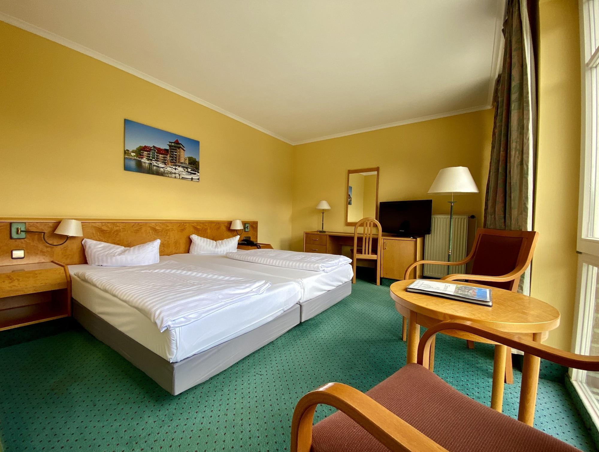 Park Hotel Fasanerie Neustrelitz Buitenkant foto