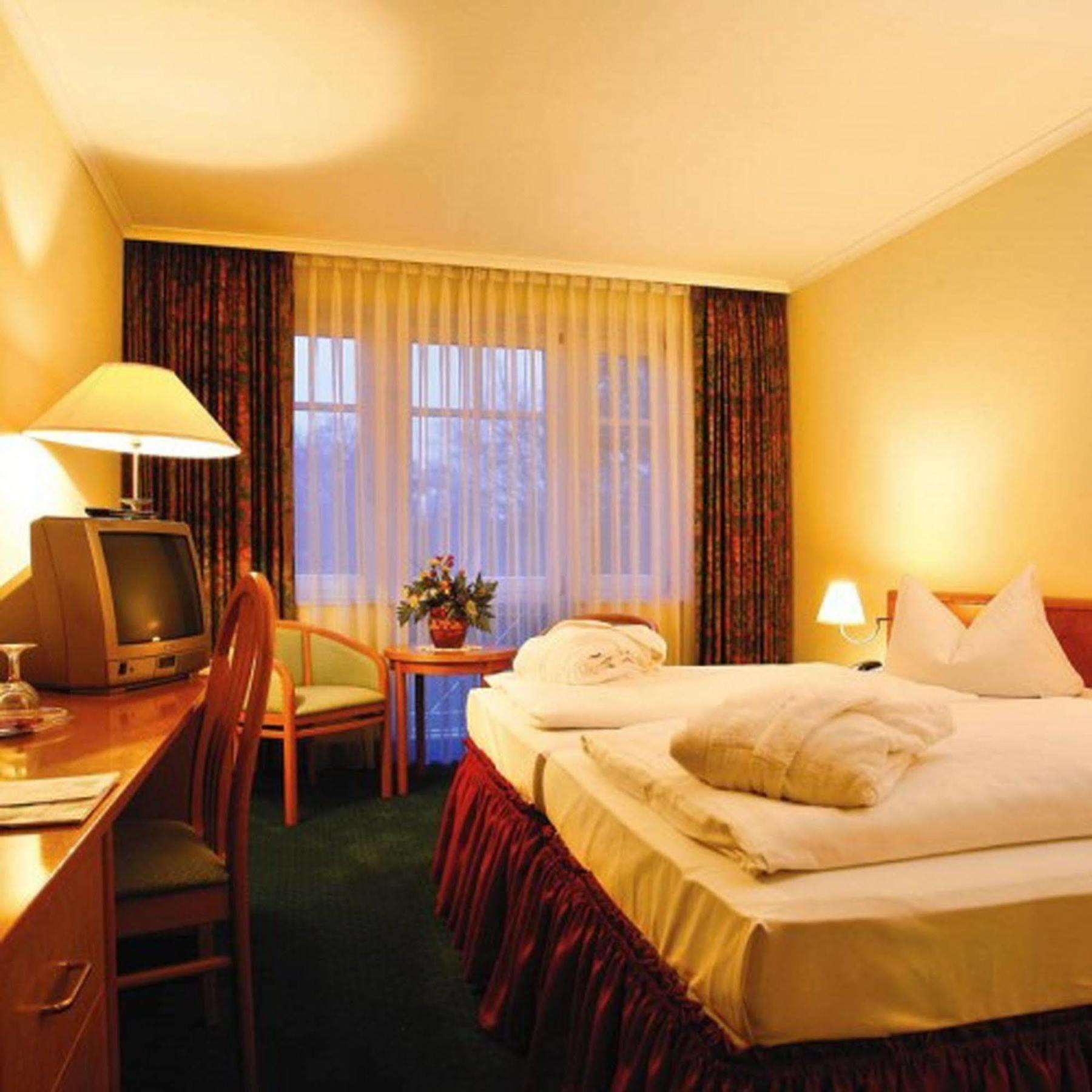 Park Hotel Fasanerie Neustrelitz Buitenkant foto