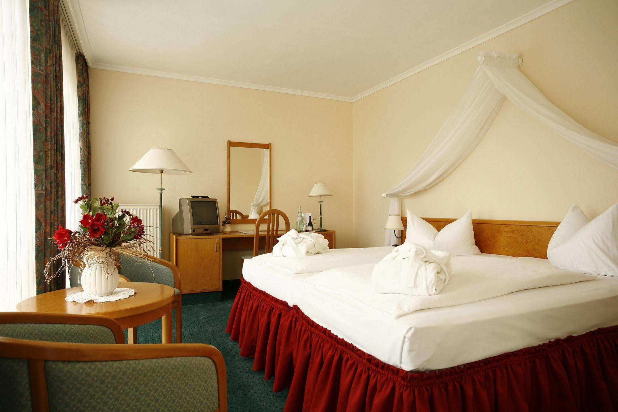 Park Hotel Fasanerie Neustrelitz Buitenkant foto
