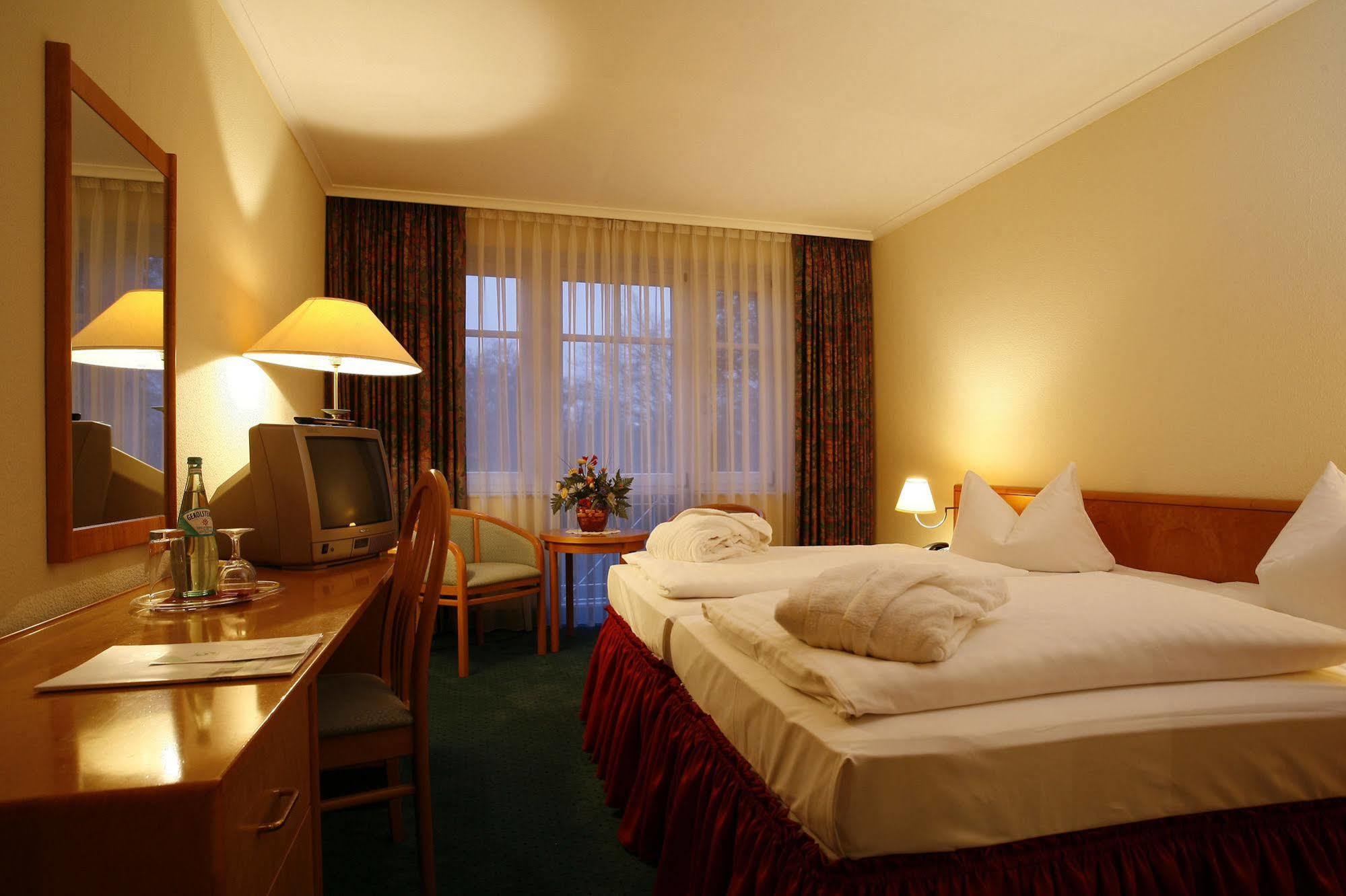 Park Hotel Fasanerie Neustrelitz Buitenkant foto
