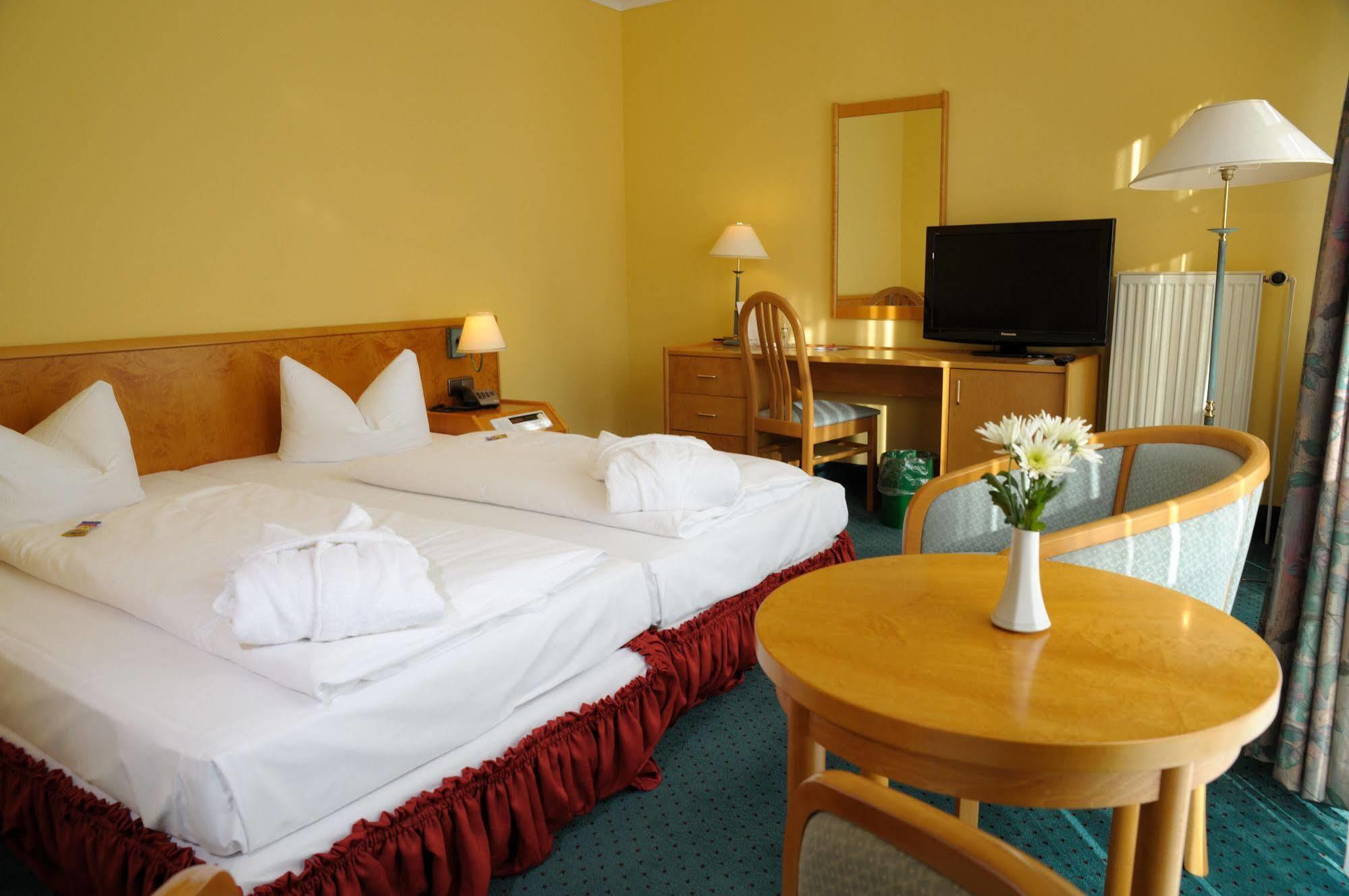 Park Hotel Fasanerie Neustrelitz Buitenkant foto